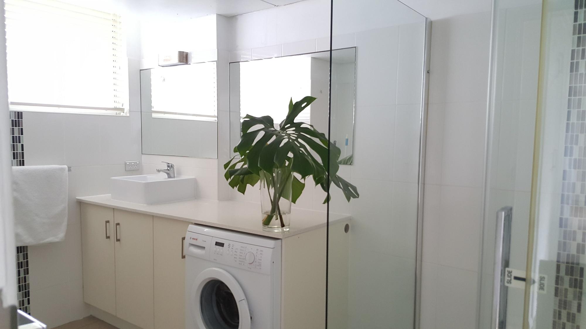 Wyuna Beachfront Holiday Apartments Gold Coast Kültér fotó