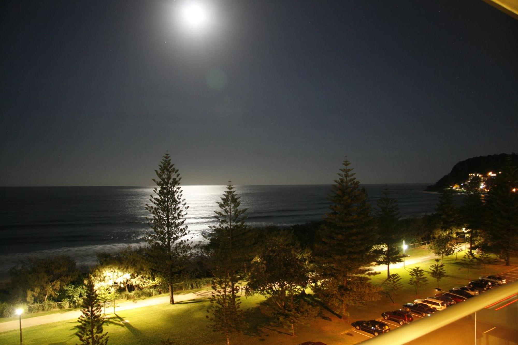 Wyuna Beachfront Holiday Apartments Gold Coast Kültér fotó
